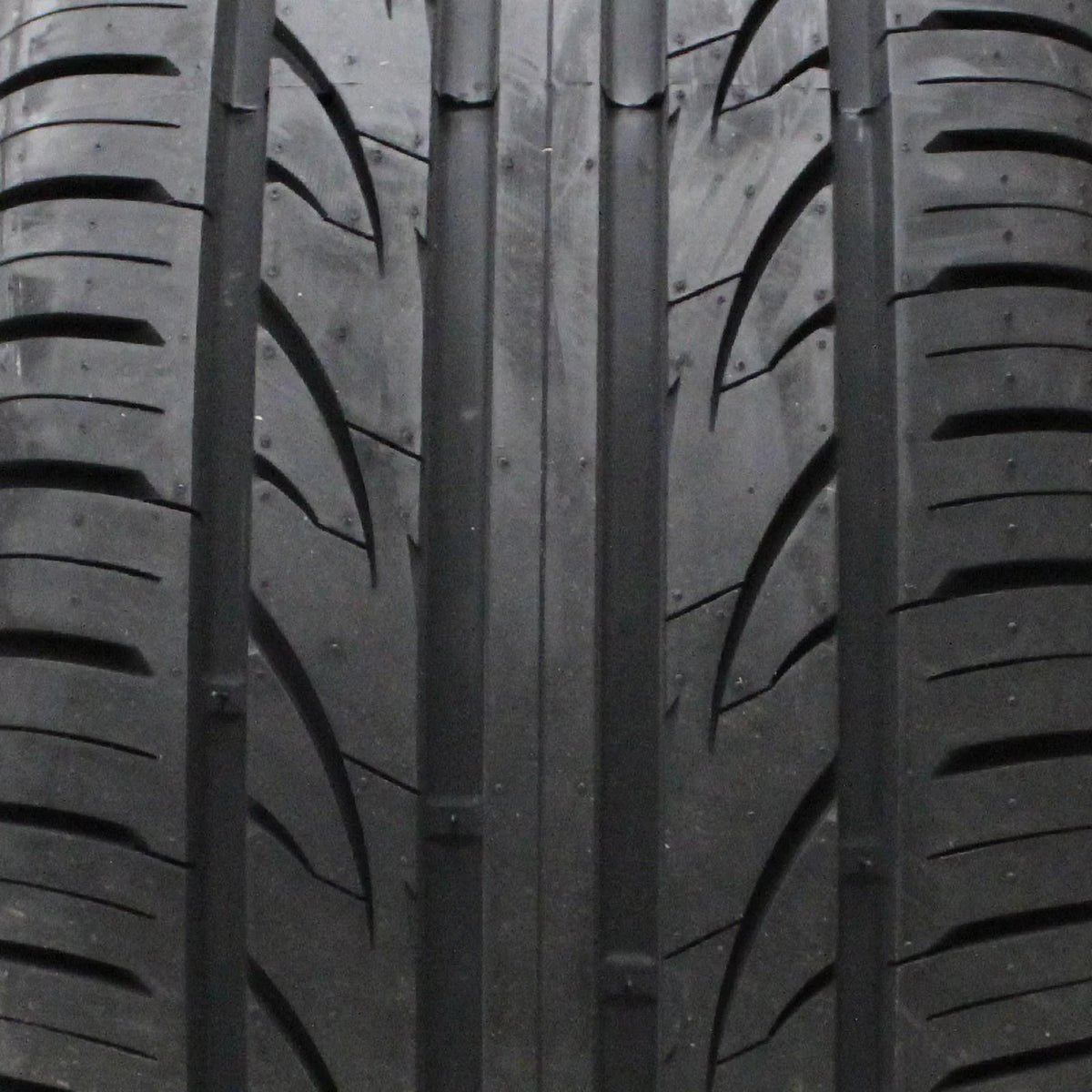 235/50ZR18 Passenger Tire B685857